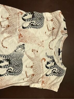 Jane and Delancey Cream Leopard Print Short Sleeve Tee Womens Summer Large